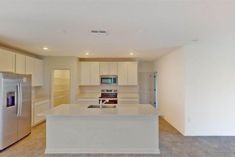 House in Davenport, Florida 6 bedrooms, 190.91 sq.m. № 1757906 - photo 4