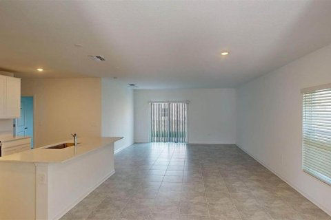 House in Davenport, Florida 6 bedrooms, 190.91 sq.m. № 1757906 - photo 2