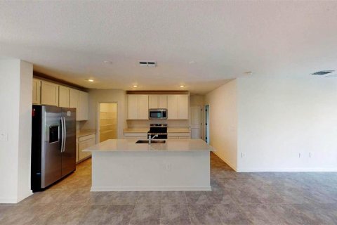 House in Davenport, Florida 6 bedrooms, 190.91 sq.m. № 1757906 - photo 3