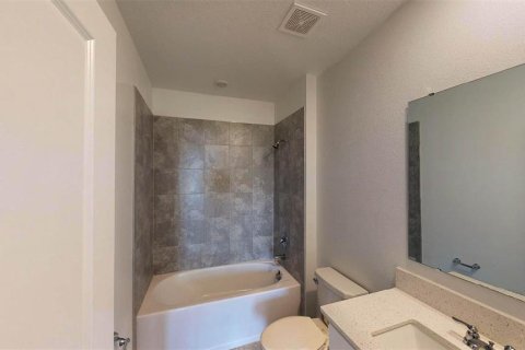 House in Davenport, Florida 6 bedrooms, 190.91 sq.m. № 1757906 - photo 11