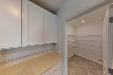 House in Davenport, Florida 6 bedrooms, 190.91 sq.m. № 1757906 - photo 10