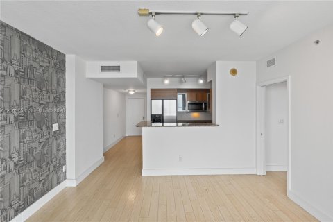 Купить кондоминиум в Майами, Флорида 1 спальня, 80.64м2, № 2145895 - фото 16