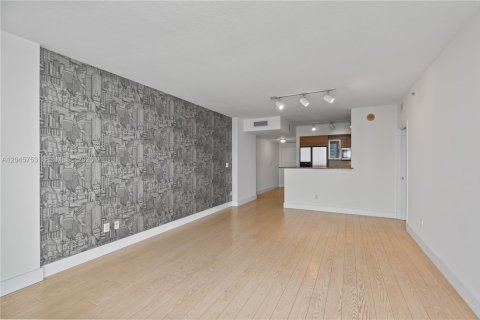 Купить кондоминиум в Майами, Флорида 1 спальня, 80.64м2, № 2145895 - фото 9