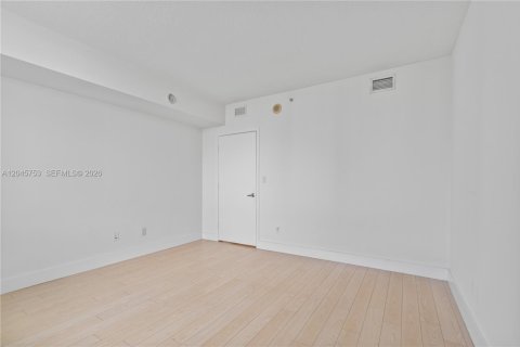 Купить кондоминиум в Майами, Флорида 1 спальня, 80.64м2, № 2145895 - фото 23