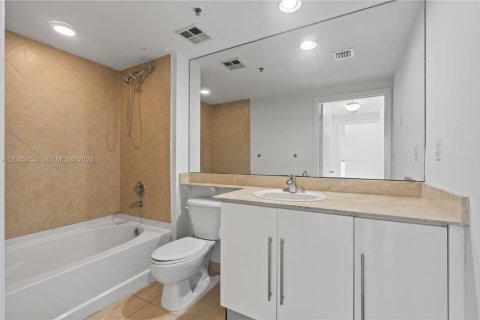 Купить кондоминиум в Майами, Флорида 1 спальня, 80.64м2, № 2145895 - фото 18