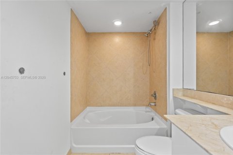 Купить кондоминиум в Майами, Флорида 1 спальня, 80.64м2, № 2145895 - фото 19