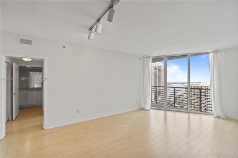 Купить кондоминиум в Майами, Флорида 1 спальня, 80.64м2, № 2145895 - фото 13