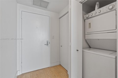 Купить кондоминиум в Майами, Флорида 1 спальня, 80.64м2, № 2145895 - фото 17