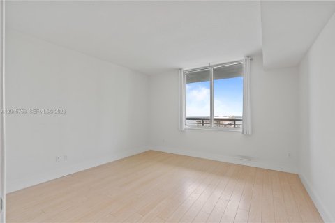 Купить кондоминиум в Майами, Флорида 1 спальня, 80.64м2, № 2145895 - фото 25