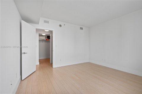 Купить кондоминиум в Майами, Флорида 1 спальня, 80.64м2, № 2145895 - фото 24