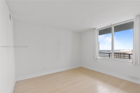 Купить кондоминиум в Майами, Флорида 1 спальня, 80.64м2, № 2145895 - фото 21