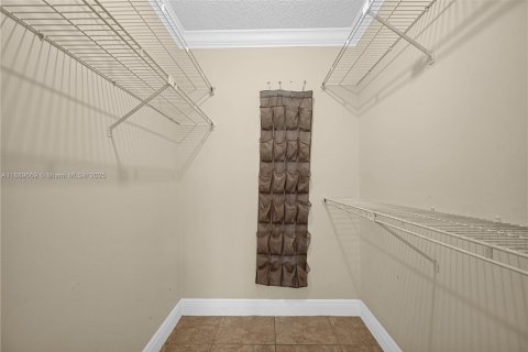 Снять в аренду кондоминиум в Дорал, Флорида 2 спальни, 92.16м2, № 1938825 - фото 22