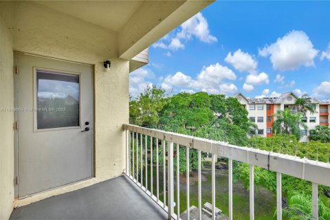 Снять в аренду кондоминиум в Дорал, Флорида 2 спальни, 92.16м2, № 1938825 - фото 13