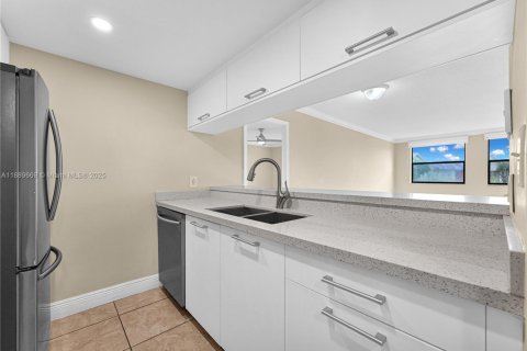 Снять в аренду кондоминиум в Дорал, Флорида 2 спальни, 92.16м2, № 1938825 - фото 26