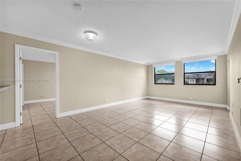 Снять в аренду кондоминиум в Дорал, Флорида 2 спальни, 92.16м2, № 1938825 - фото 8