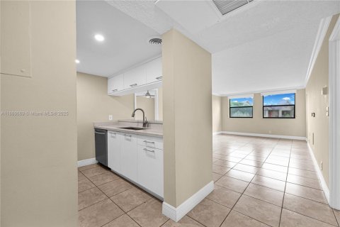 Снять в аренду кондоминиум в Дорал, Флорида 2 спальни, 92.16м2, № 1938825 - фото 25