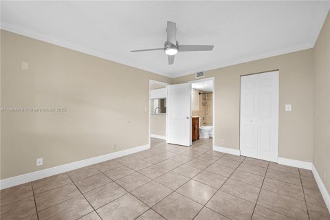 Снять в аренду кондоминиум в Дорал, Флорида 2 спальни, 92.16м2, № 1938825 - фото 3