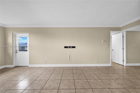 Снять в аренду кондоминиум в Дорал, Флорида 2 спальни, 92.16м2, № 1938825 - фото 9