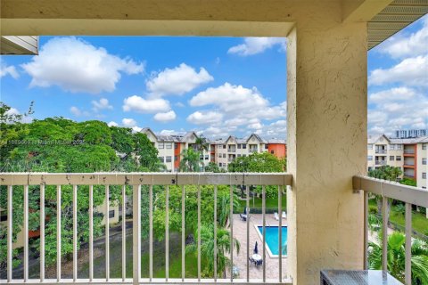 Снять в аренду кондоминиум в Дорал, Флорида 2 спальни, 92.16м2, № 1938825 - фото 12