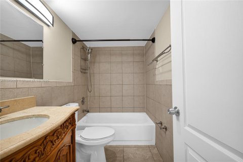 Снять в аренду кондоминиум в Дорал, Флорида 2 спальни, 92.16м2, № 1938825 - фото 6