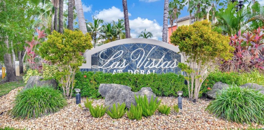 Кондоминиум с 2 спальнями в Дорал, Флорида № 1938825