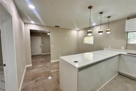 Villa ou maison à vendre à Tampa, Floride: 4 chambres, 150.5 m2 № 2313032 - photo 12