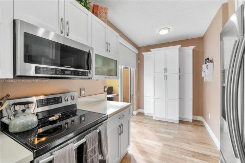 Adosado en venta en Pembroke Pines, Florida, 3 dormitorios, 140.75 m2 № 1891734 - foto 3