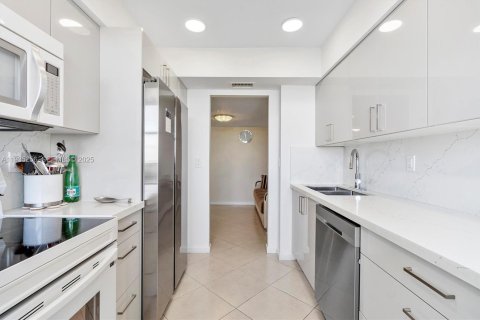 Condominio en venta en Hallandale Beach, Florida, 1 dormitorio, 91.23 m2 № 2077206 - foto 11