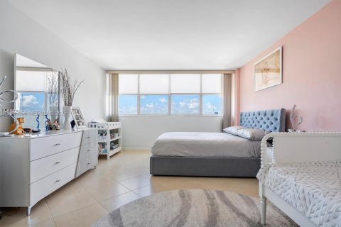Condominio en venta en Hallandale Beach, Florida, 1 dormitorio, 91.23 m2 № 2077206 - foto 25