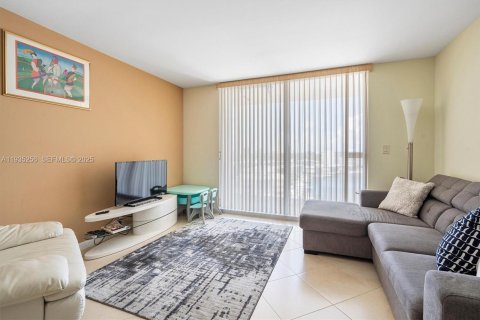 Condominio en venta en Hallandale Beach, Florida, 1 dormitorio, 91.23 m2 № 2077206 - foto 17