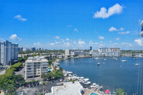 Condominio en venta en Hallandale Beach, Florida, 1 dormitorio, 91.23 m2 № 2077206 - foto 29