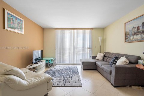 Condominio en venta en Hallandale Beach, Florida, 1 dormitorio, 91.23 m2 № 2077206 - foto 16