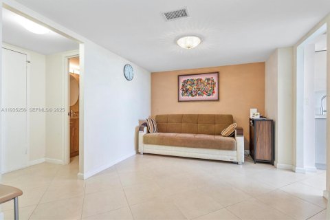 Condominio en venta en Hallandale Beach, Florida, 1 dormitorio, 91.23 m2 № 2077206 - foto 6