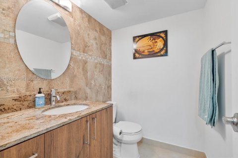 Condominio en venta en Hallandale Beach, Florida, 1 dormitorio, 91.23 m2 № 2077206 - foto 22