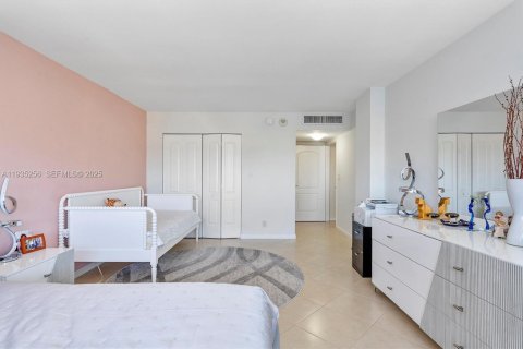 Condominio en venta en Hallandale Beach, Florida, 1 dormitorio, 91.23 m2 № 2077206 - foto 27