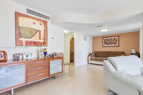 Condominio en venta en Hallandale Beach, Florida, 1 dormitorio, 91.23 m2 № 2077206 - foto 20