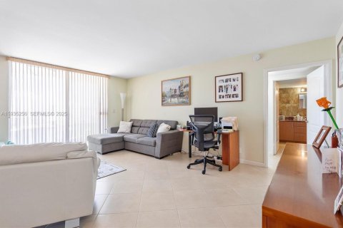 Condominio en venta en Hallandale Beach, Florida, 1 dormitorio, 91.23 m2 № 2077206 - foto 15