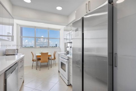 Condominio en venta en Hallandale Beach, Florida, 1 dormitorio, 91.23 m2 № 2077206 - foto 10