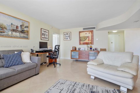 Condominio en venta en Hallandale Beach, Florida, 1 dormitorio, 91.23 m2 № 2077206 - foto 19