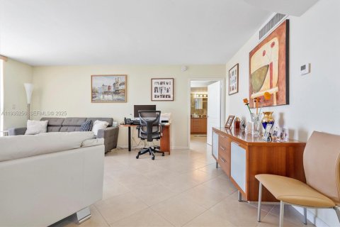 Condominio en venta en Hallandale Beach, Florida, 1 dormitorio, 91.23 m2 № 2077206 - foto 14