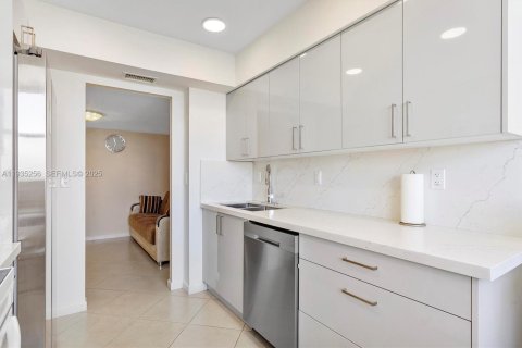 Condominio en venta en Hallandale Beach, Florida, 1 dormitorio, 91.23 m2 № 2077206 - foto 13