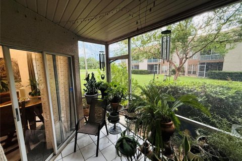 Condo in Orlando, Florida, 2 bedrooms  № 1829251 - photo 14