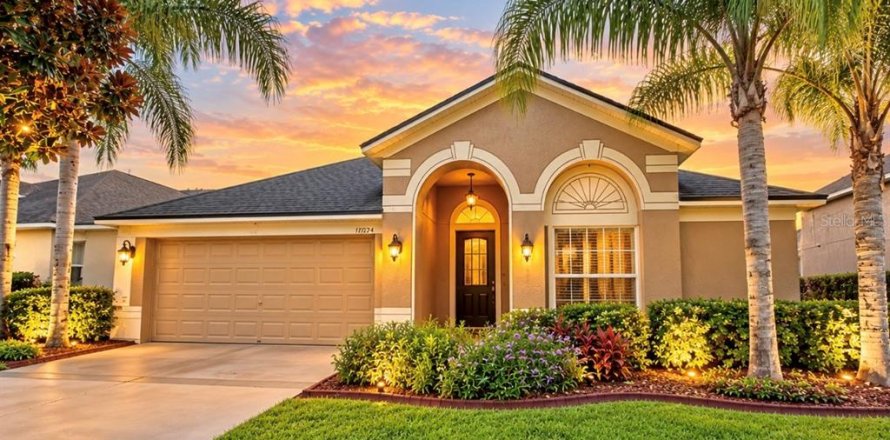 House in Riverview, Florida 3 bedrooms, 193.42 sq.m. № 2394039
