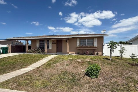 Villa ou maison à louer à Port Charlotte, Floride: 2 chambres, 77.67 m2 № 2430854 - photo 2
