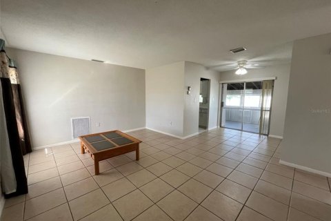 Villa ou maison à louer à Port Charlotte, Floride: 2 chambres, 77.67 m2 № 2430854 - photo 7