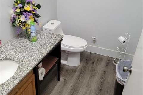 Propiedad comercial en alquiler en Tarpon Springs, Florida, 1119.47 m2 № 1634662 - foto 5