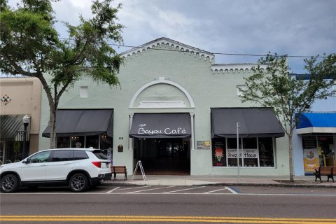 Propiedad comercial en alquiler en Tarpon Springs, Florida, 1119.47 m2 № 1634662 - foto 1