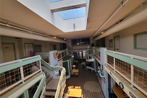 Propiedad comercial en alquiler en Tarpon Springs, Florida, 1119.47 m2 № 1634662 - foto 11