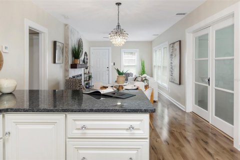 House in Saint Petersburg, Florida 4 bedrooms, 160.54 sq.m. № 1724743 - photo 16