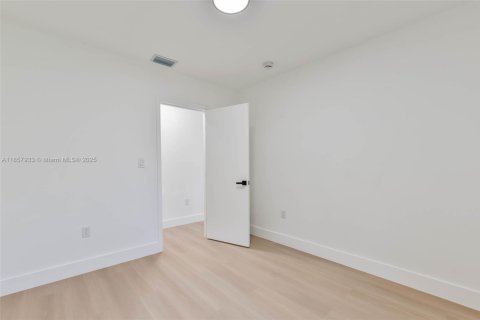 Купить виллу или дом в Майами, Флорида 3 спальни, 131.55м2, № 1957912 - фото 17